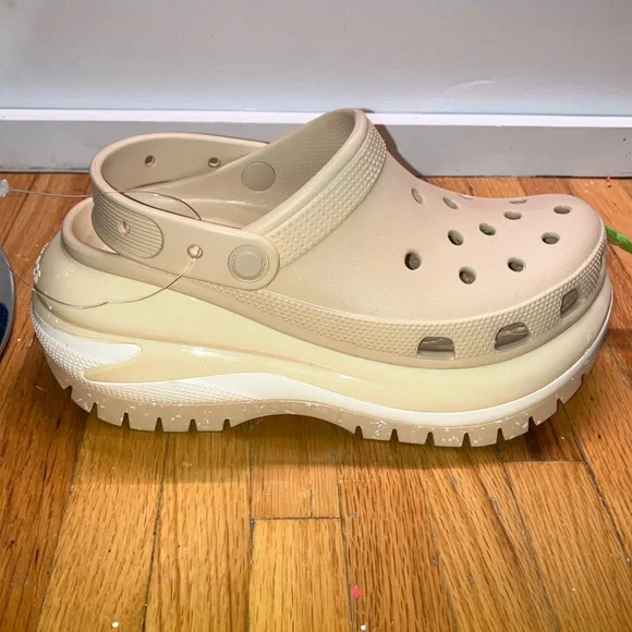 CROCS Cream Platform Sandals with Ventilation Amazon.com | Crocs Women main image 3